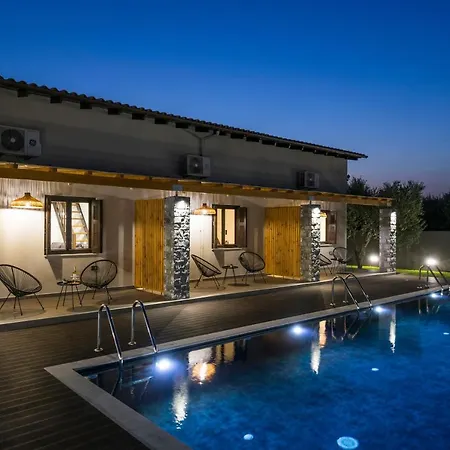 Eightyfour Living With Private Pool Villa
