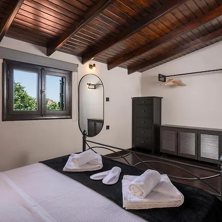 Eightyfour Living With Private Pool La Canea